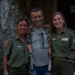 Il cantante Daniele Silvestri con due dipendenti del Parco